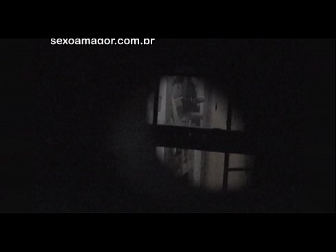 ❤️ Blondie word in die geheim video-opgeneem deur 'n buurtvoyeur wat agter hol bakstene versteek is Russiese pornografie op af.sex-porntube.ru ☑